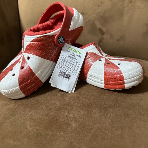 2021 Holiday Crocs collectors item - Picture 7 of 7